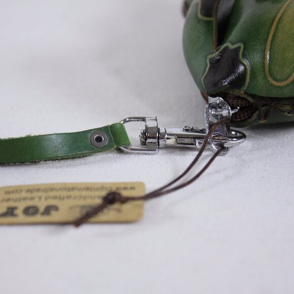 Green leather dog coin purse, small leather zippered puppy pouch, dog wallet - Picture 5 of 10